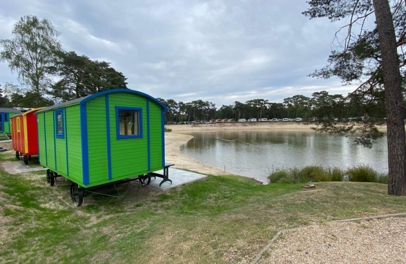 Pipowagen aan het water